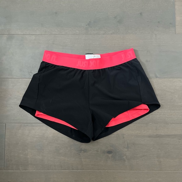 Nike Dri-Fit 5” Running Shorts with Built in compression shorts - Picture 2 of 9